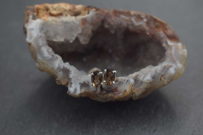 Małe Kolczyki Kwarc Dymny Fasetowany Sztyft Srebro 925