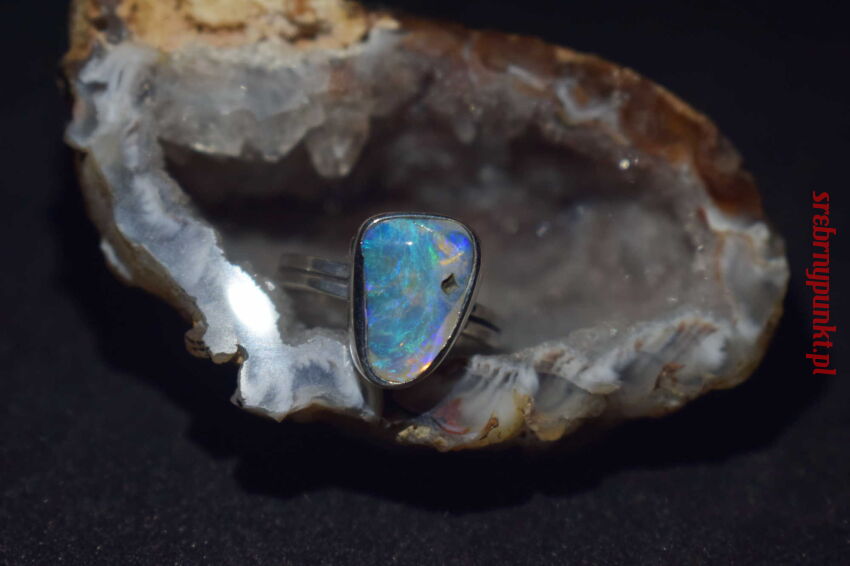 Pierścionek Solid Opal Niebieski Australijski Srebro 925 r.14