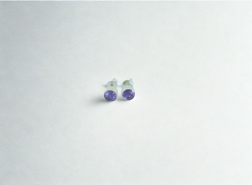 Małe Kolczyki Ametyst Fasetowany Sztyft Srebro 925