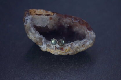 Srebrne kolczyki sztyfty z labradorytem minimalizm Srebro 925 zielona poświata