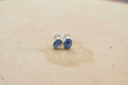 Kolczyki srebrne 925 kianit cyjanit niebieski owal sztyfty minimalistyczne