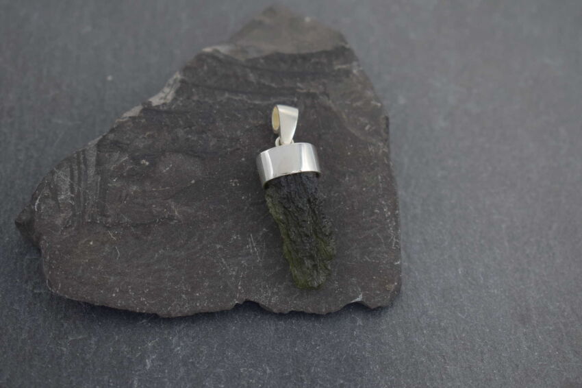 Wisiorek srebrny z mołdawitem naturalny kryształ srebro 925