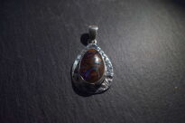 Srebrny wisior z australijskim opalem boulder światło zamknięte w kamieniu srebro 925 - 9