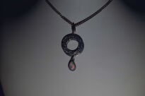 Wisior srebrny z opalem etiopskim ażurowe kółko oksydowane srebro 925 - 8