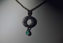 Wisior srebrny z opalem etiopskim ażurowe kółko oksydowane srebro 925 - 7