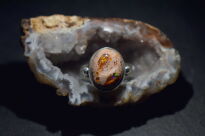 Pierścionek z Opalem Meksykańskim w Skale Macierzystej  Rękodzieło w Srebrze 925 r.19 - 9