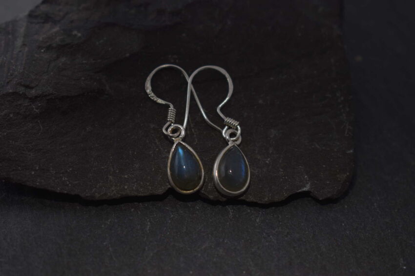 Małe kolczyki srebrne z labradorytem mała łezka naturalny kamień Srebro 925