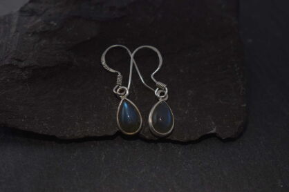 Małe kolczyki srebrne z labradorytem mała łezka naturalny kamień Srebro 925