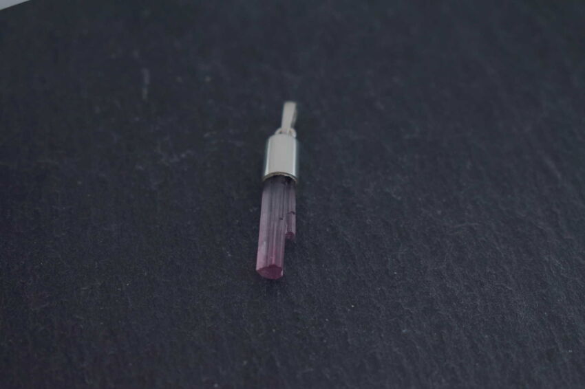 Turmalin różowy rubelit naturalny surowa zawieszka srebro 925 unikat rękodzieło