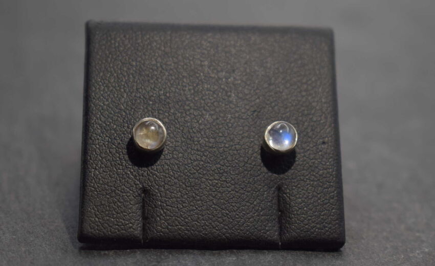 Kolczyki Kamień Księżycowy Sztyft Srebro 925 4 mm