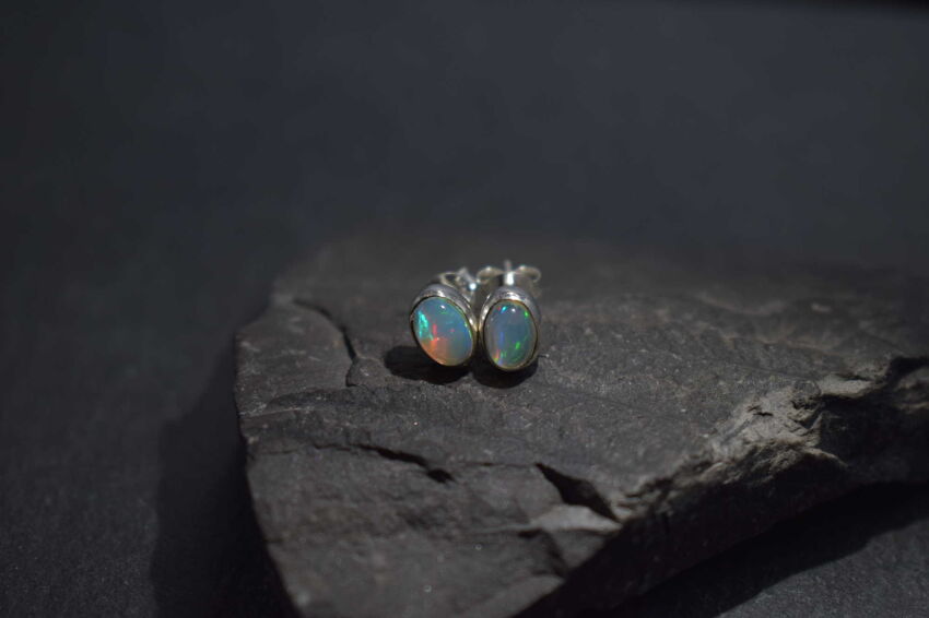 Srebrne kolczyki z naturalnym opalem etiopskim owalne srebro 925